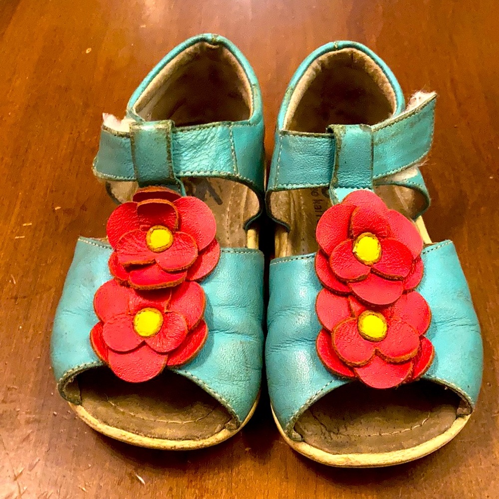 See Kai Run sandals, size 8